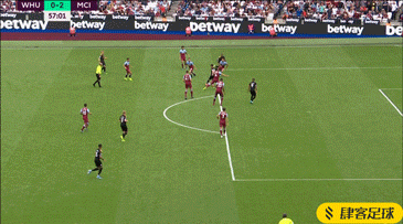 路易斯-迪亚斯本赛季德甲3次单场传射，同期五大联赛并列第一