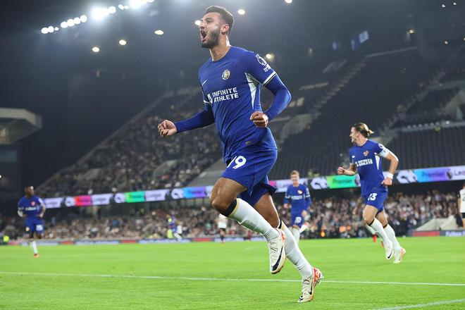 小孔塞桑被换下情绪激动不是因为斯帕莱蒂，是因摄影师险些绊倒他